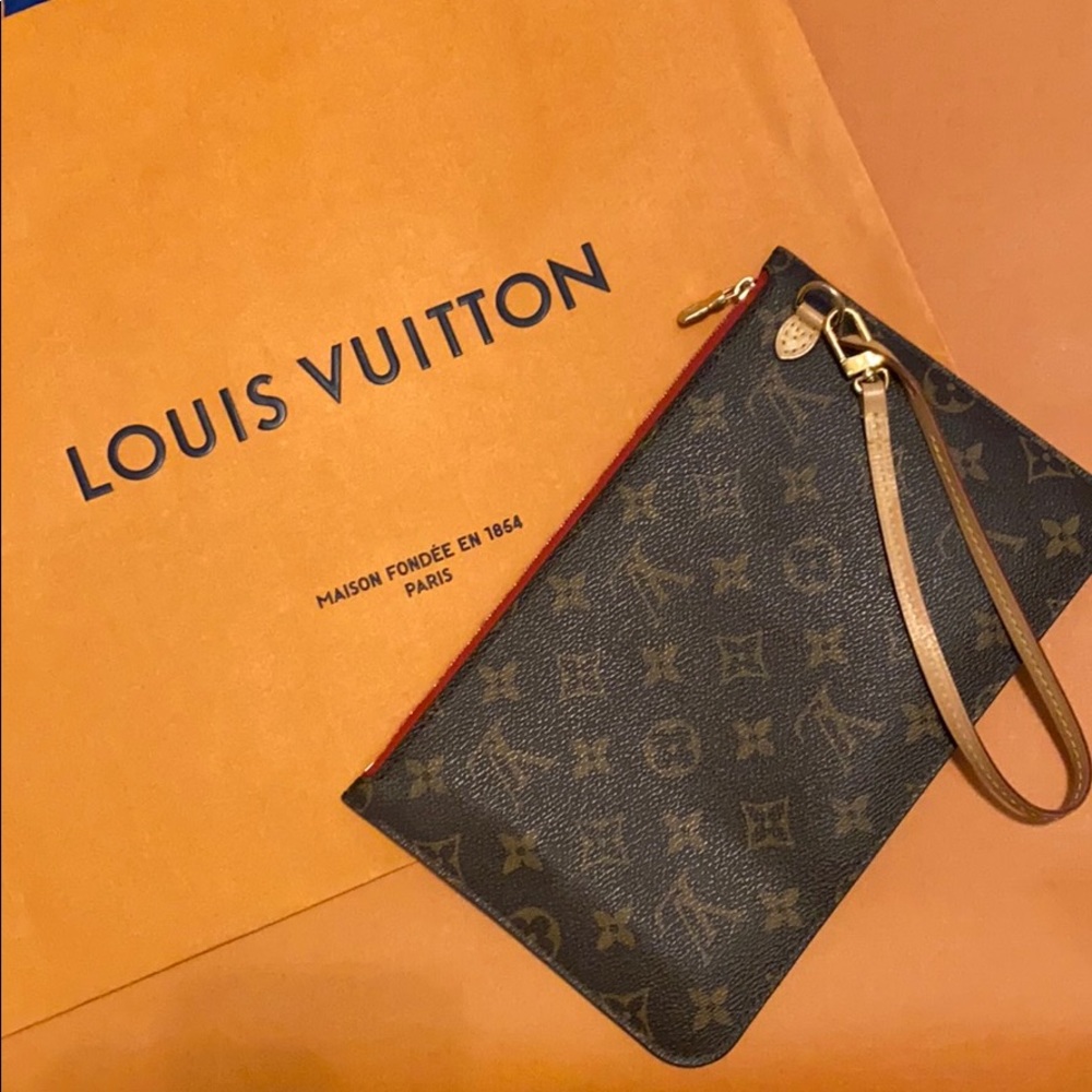 Louis Vuitton Zippered Cluth